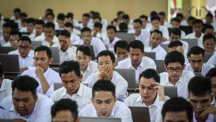 Gambaran tenaga honorer saat mengerjakan tes PPPK. Skema PPPK paruh waktu telah disahkan.