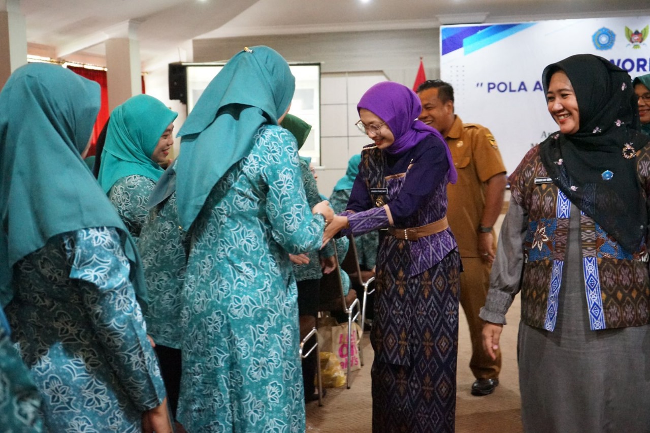 : Wali Kota Kediri Vinanda Prameswati (baju ungu) saat menghadiri workshop Pola Asuh Anak di Era Digital di ruang Joyoboyo Pemkot Kediri.