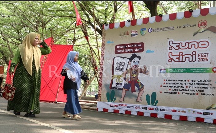 Sarana pembayaran menggunakan QRIS di area Festival Kuno-Kini memudahkan pengunjung yang tidak membawa uang tunai dalam jumlah banyak.
