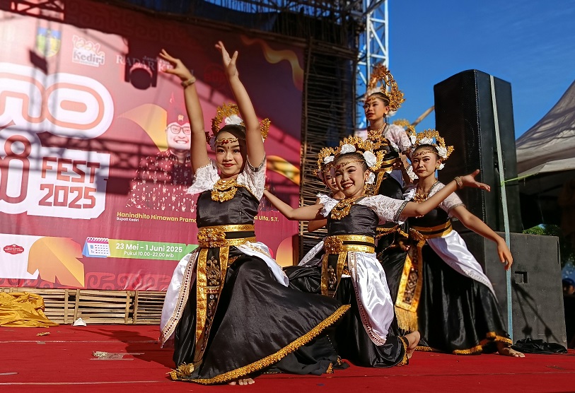 Tarian Dewi Kili Suci dibawakan sanggar tari flying dance memeriahkan Festival Kuno Kini Kamis lalu (29/5)