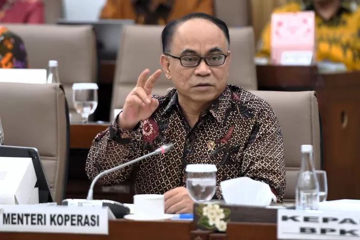 Beredar kabar yang menyatakan bahwa pengurus Koperasi Merah Putih akan digaji Rp 8 juta per bulan. Menteri Koperasi Budi Arie Setiadi pun membantah.