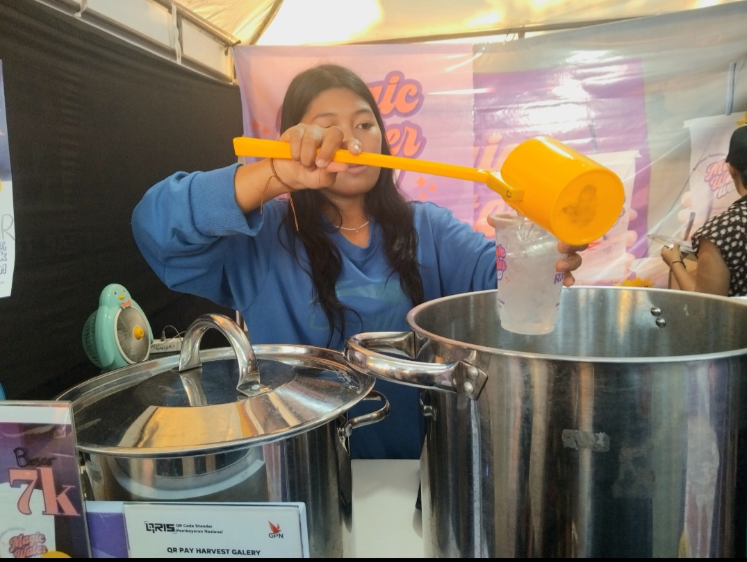 Minuman magic wayer di Festival Kuno-kini (foto: Diana Yunita S/JPRK)