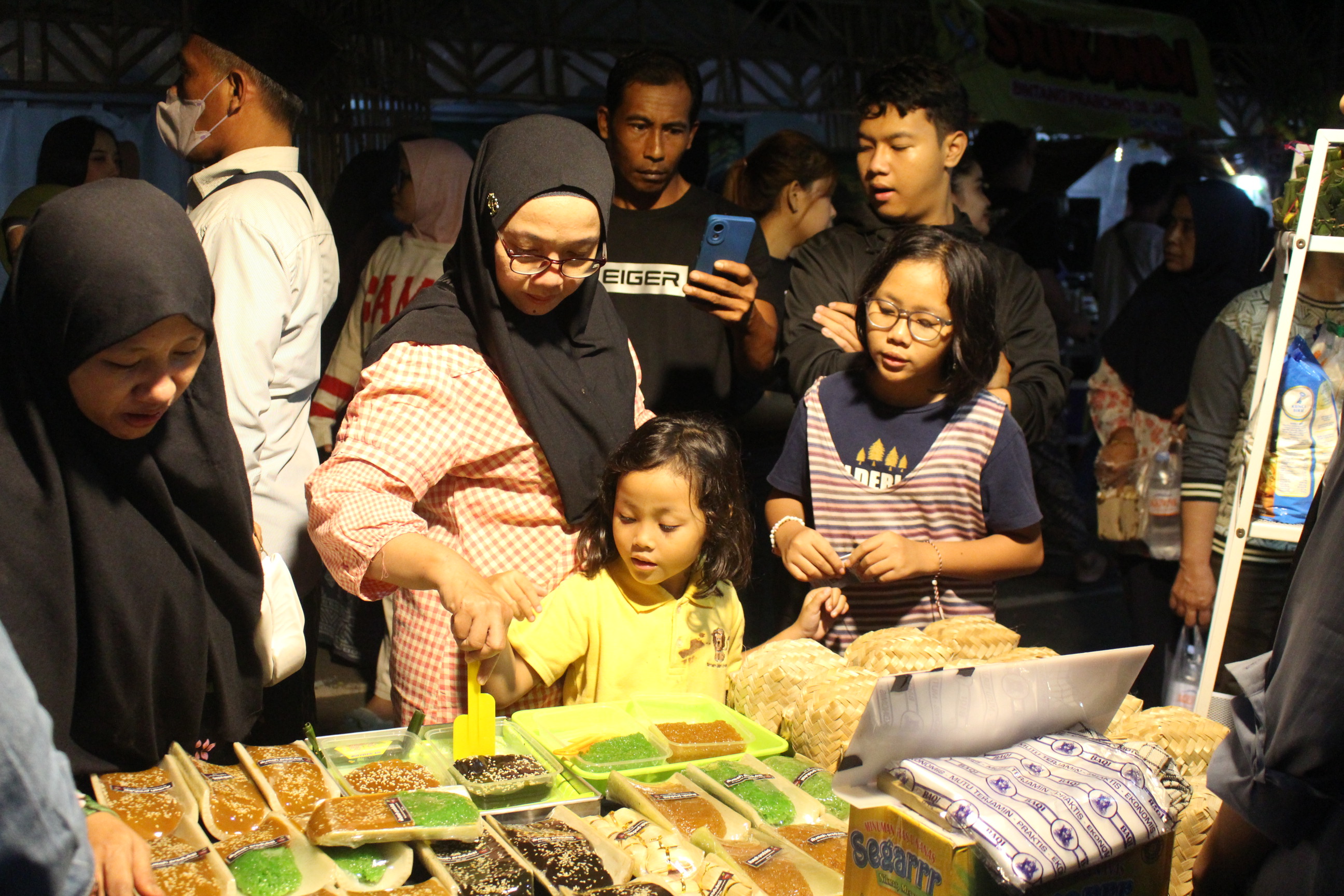 Foto : Jenang Debog jadi pusat perhatian di Kuno Kini (Satriya/JPRK)