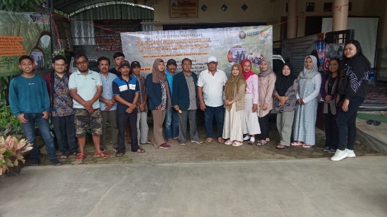 Tim Pengabdian Masyarakat Universitas Brawijaya (UB) saat menggelar pelatihan pemasaran digital di Pamotan, Dampit, Kabupaten Malang