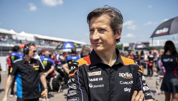 Bos Aprilia Terjatuh di Misano, Alami Cedera Jari saat Acara Komunitas