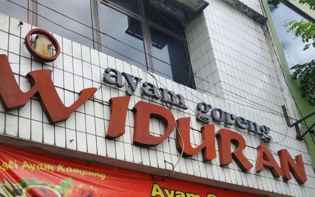Rumah makan Ayam Goreng Widuran