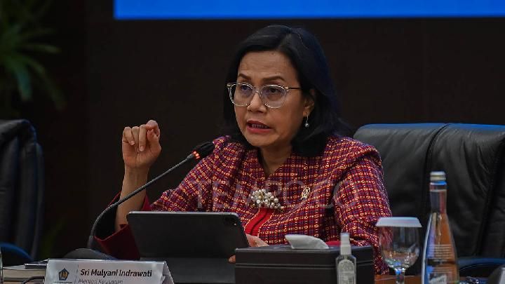 Menkeu Sri Mulyani ingatkan pensiunan tidak panik jika gaji ke 13 belum cair.