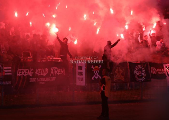 Suasana laga pamungkas Persik Kediri di Stadion Brawijaya.