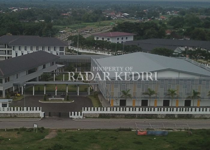SAMBUT TAHUN AJARAN BARU: Balai Pengambangan Kompetensi Aparatur Sipil Negara (BPKASN) di Desa Bulusari, Kecamatan Tarokan siap difunsgikan untuk Sekolah Rakyat (SR( Kabupaten Kediri.