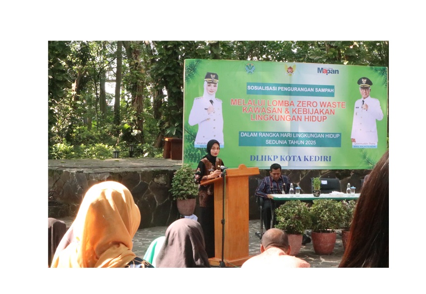 Wali Kota Vinanda dalam acara Lomba Zero Waste Kelurahan dan Kebijakan Lingkungan Hidup di Hutan Joyoboyo, Kamis (05/06)