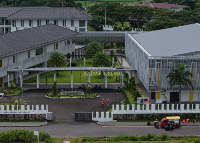 PROYEK UNGGULAN: Potret udara Sekolah Rakyat (SR) di Balai Pengembangan Kompetensi Aparatur Sipil Negara (BPKASN) di Desa Plosokidul, Plosoklaten.