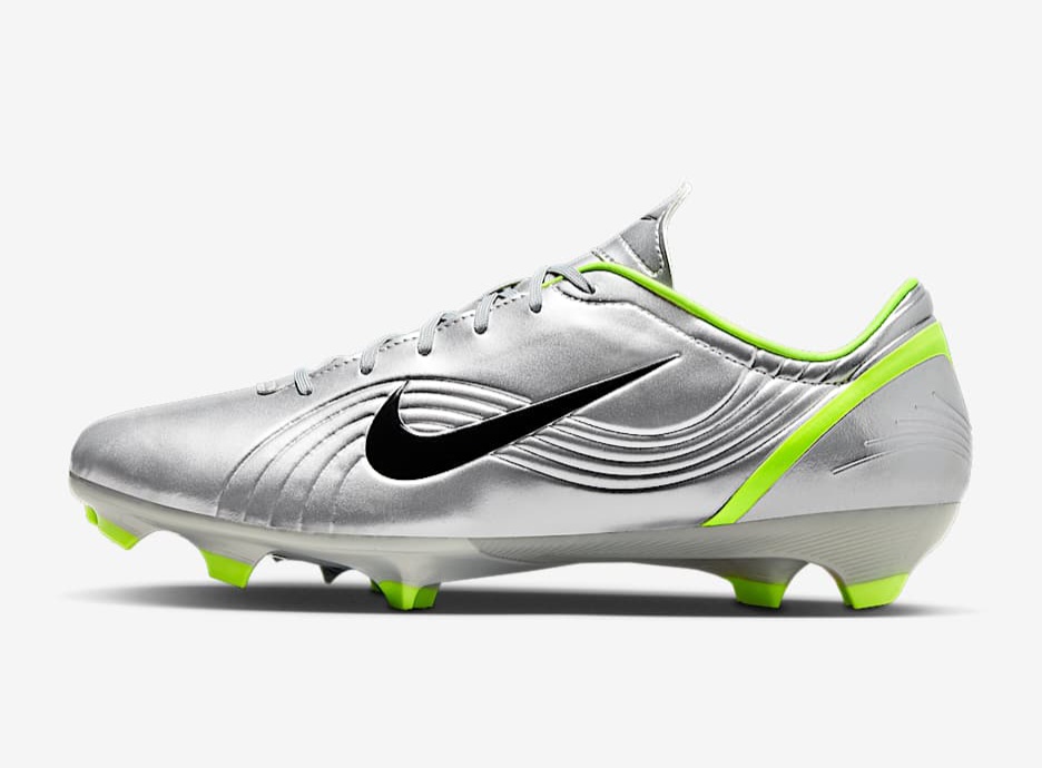 Sepatu Nike yang dikenakan Ole Romeny.