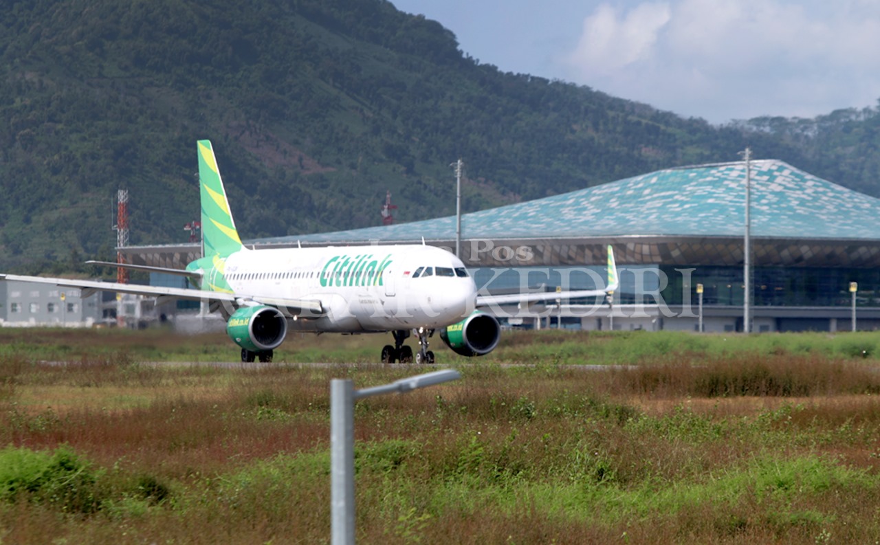 Pesawat dari maskapai Citilink saat uji terbang Bandara Dhoho Kediri April lalu.