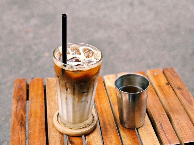 Ilustrasi beli minum di cafe