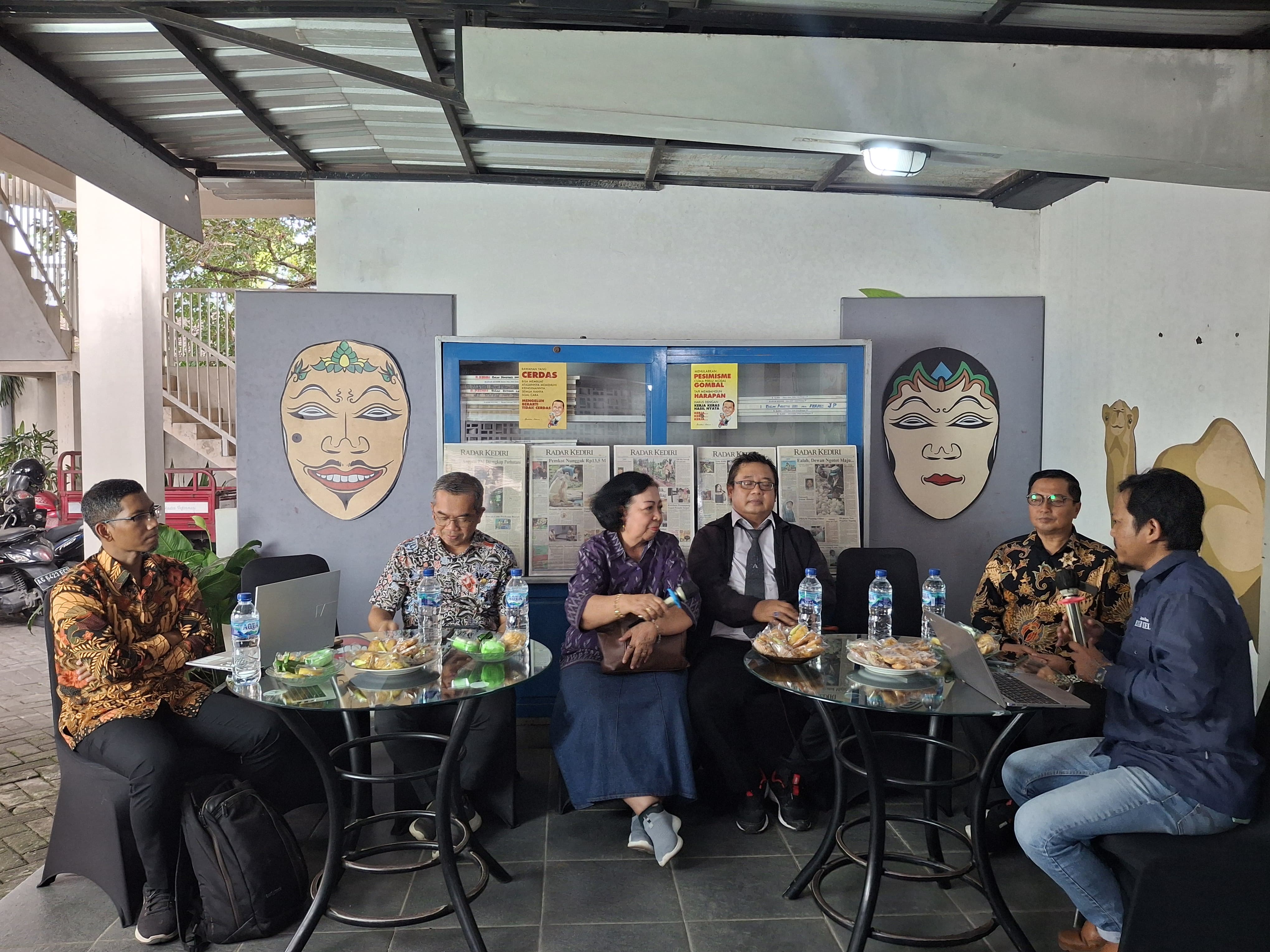 Jawa Pos Radar Kediri Lakukan Diskusi Efisiensi Anggaran