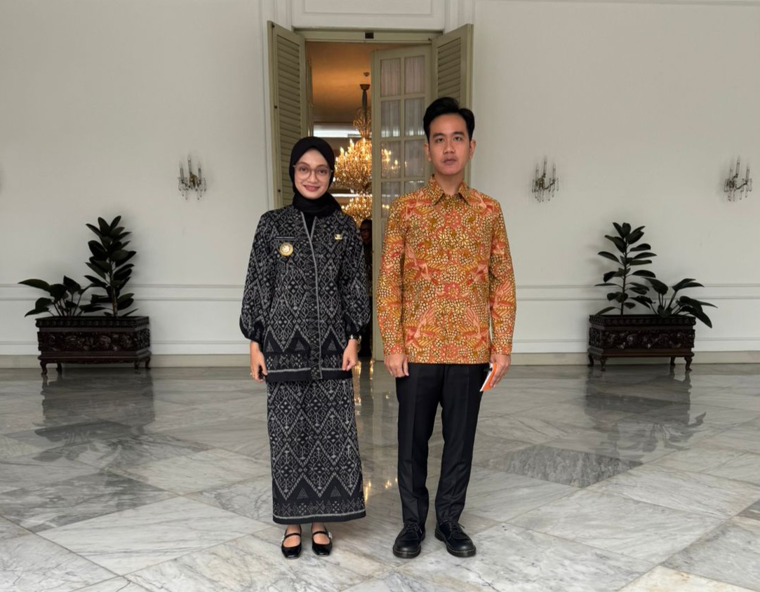 SINERGI PUSAT DAN DAERAH: Wali Kota Kediri Vinanda Prameswati dan Wakil Presiden Gibran Rakabuming Raka usai berdiskusi di kantor Wakil Presiden kemarin.