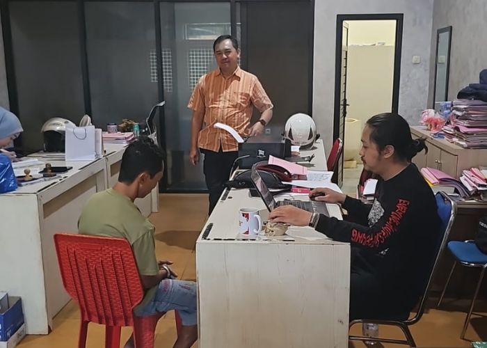 Eko tak berkutik saat diinterogasi penyidik Polres Kediri.