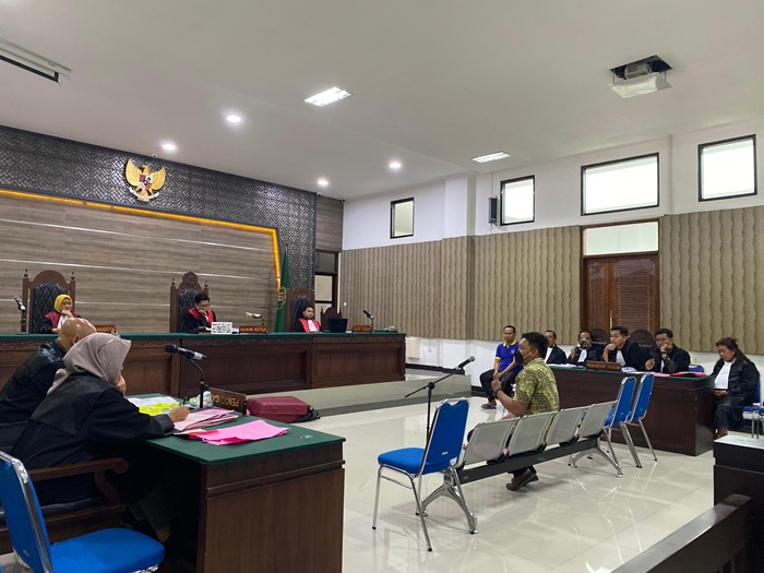 Lanjutan sidang pembunuhan " Koper Merah". Jaksa hadirkan para saksi