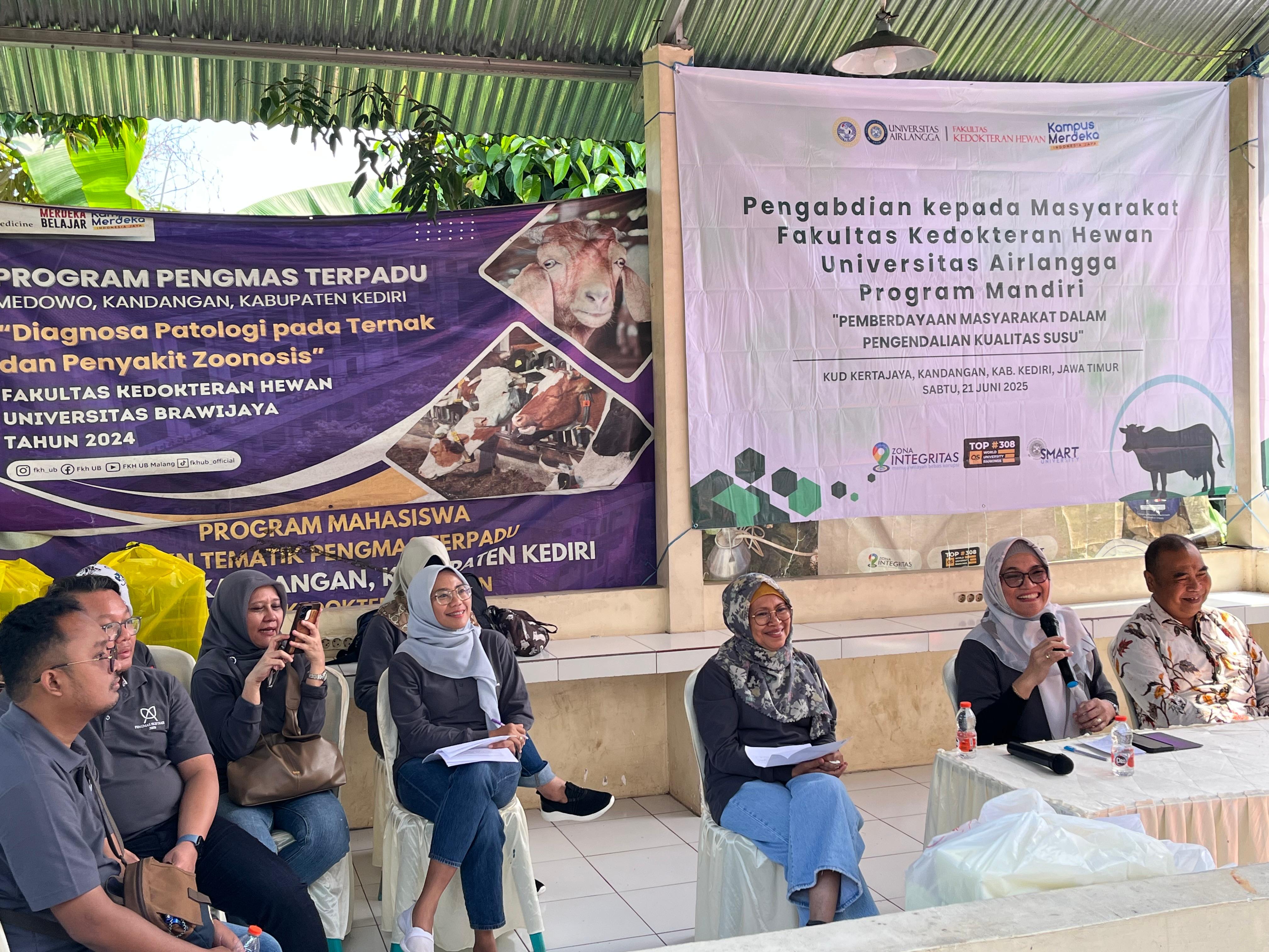 Tim Pangmas FKH Unair Edukasi Peternak dan Masyarakat Desa Medowo tentang Pentingnya Kualitas Susu dan Bahaya Pemalsuan