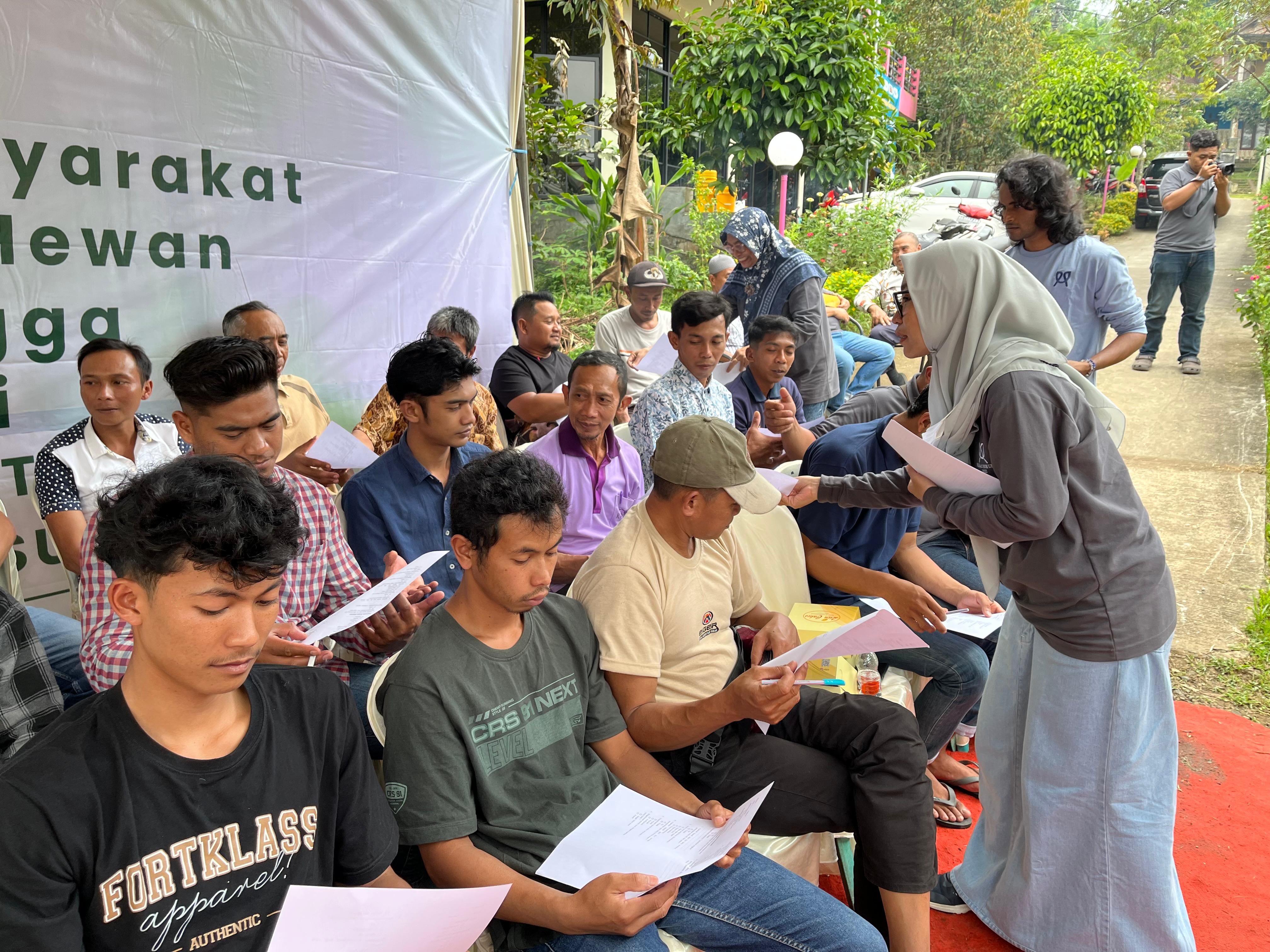 Tim Pangmas FKH Unair Edukasi Peternak dan Masyarakat Desa Medowo tentang Pentingnya Kualitas Susu dan Bahaya Pemalsuan