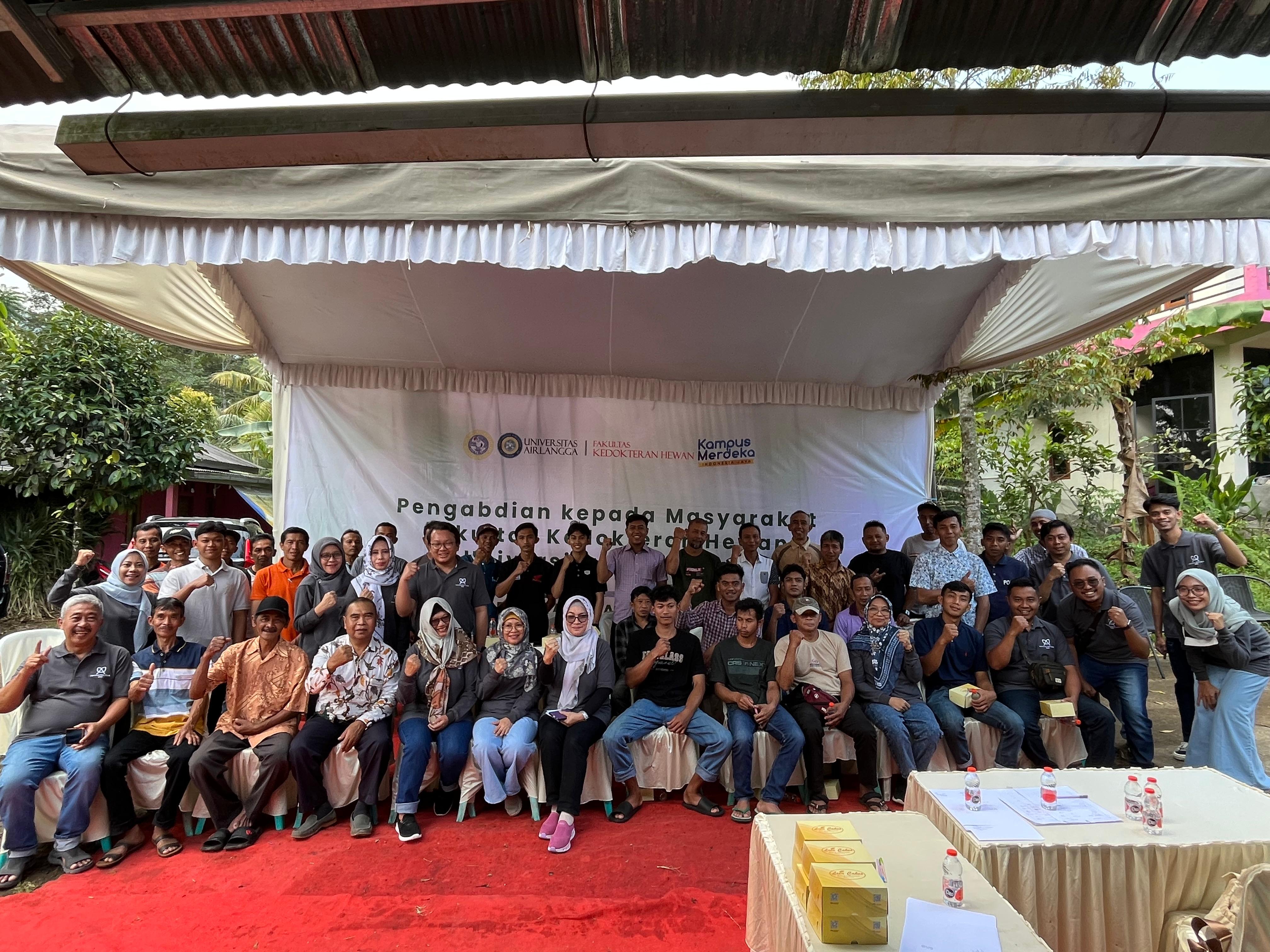 Tim Pangmas FKH Unair Edukasi Peternak dan Masyarakat Desa Medowo tentang Pentingnya Kualitas Susu dan Bahaya Pemalsuan