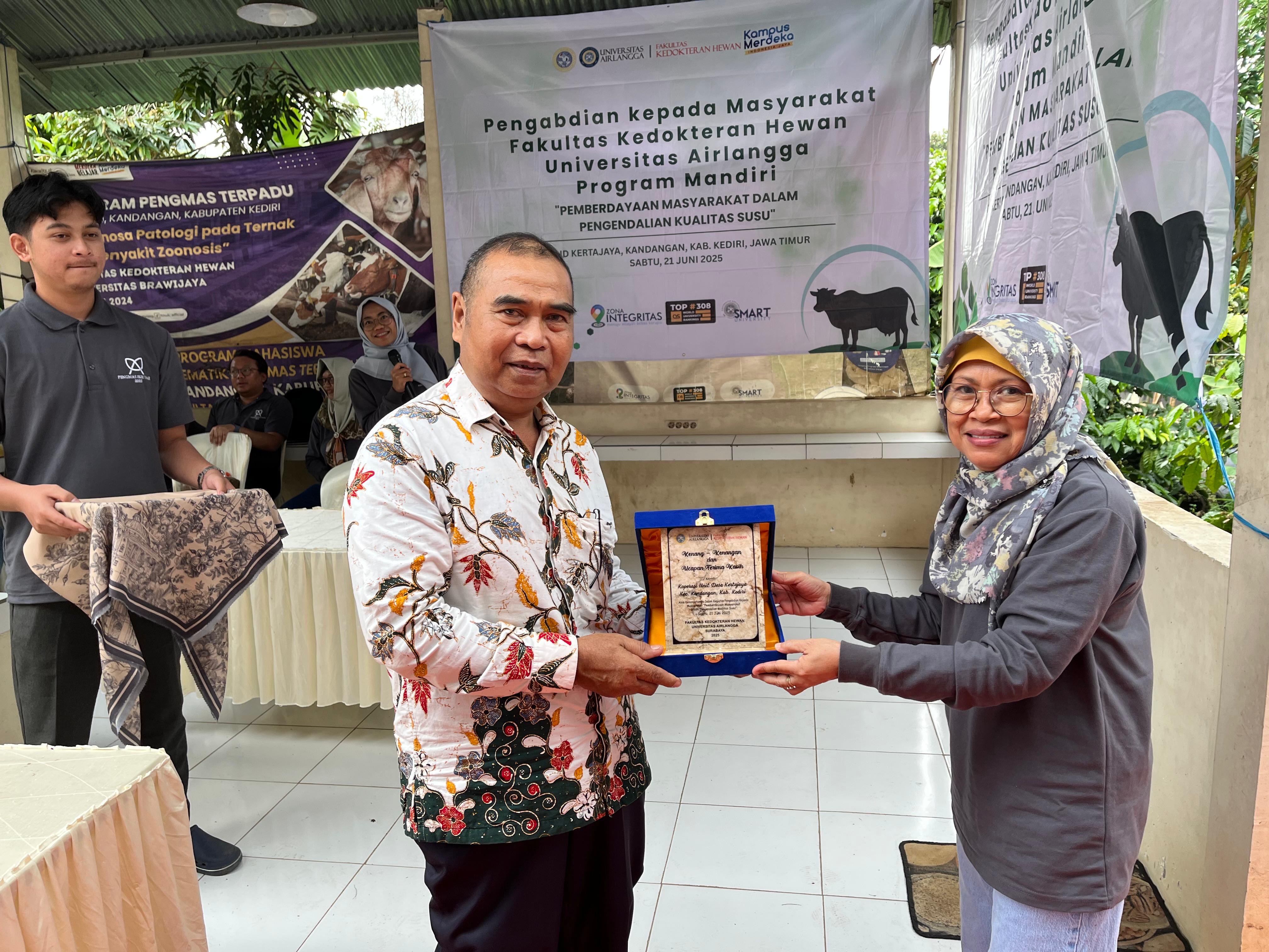 Tim Pangmas FKH Unair Edukasi Peternak dan Masyarakat Desa Medowo tentang Pentingnya Kualitas Susu dan Bahaya Pemalsuan