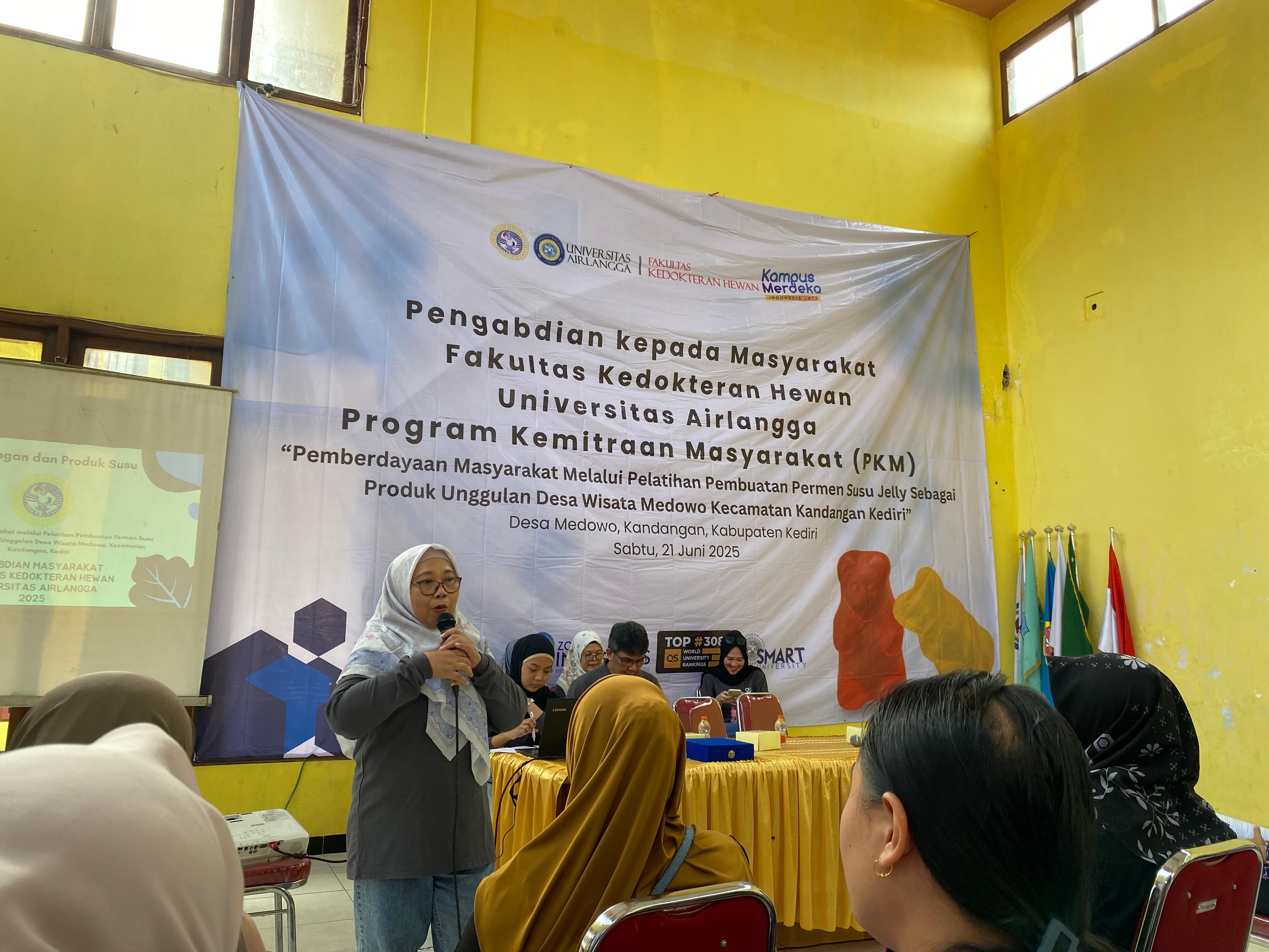 Tim Pengmas FKH Unair Berdayakan Masyarakat Desa Medowo Kediri Melalui Inovasi Permen Susu Jelly