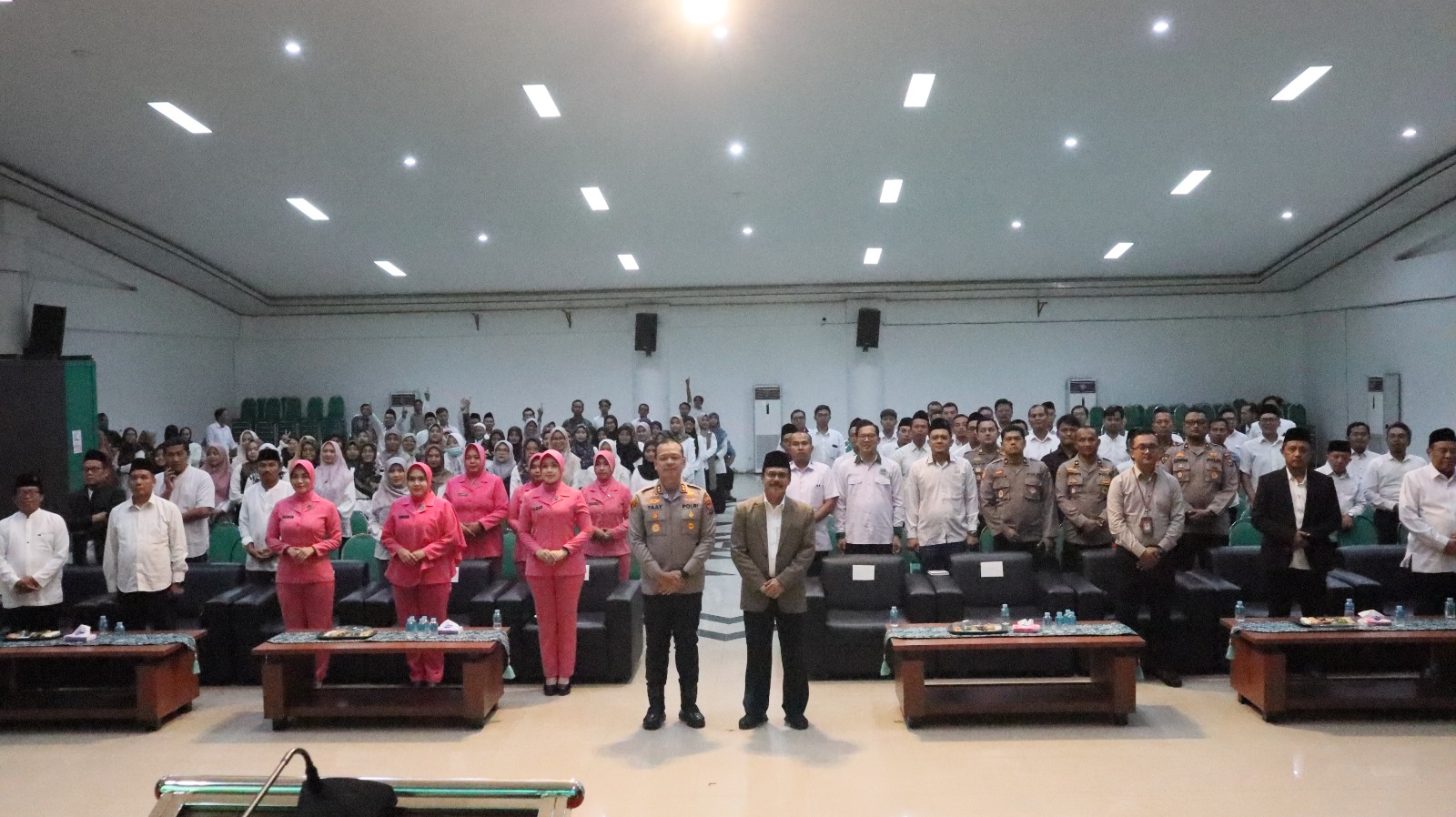 Bank Jatim Syariah Kediri bersama UIN Satu Tulungagung menggelar halalbihalal 1446 H, pada Selasa (17/6).