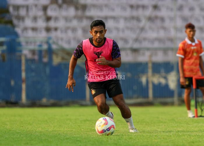 Agil Munawar saat mengikuti latihan perdana Persik Kediri di Stadion Brawijaya, Senin (23/6) kemarin.