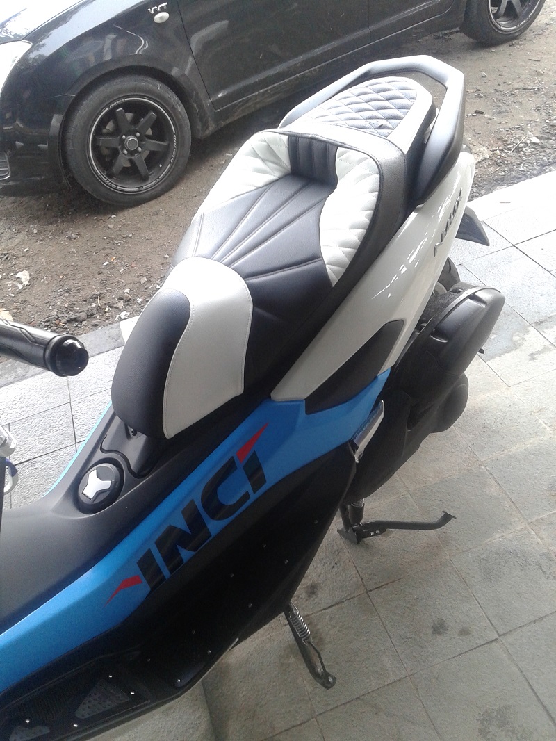 Salah satu contoh jok sepeda motor dengan sandaran