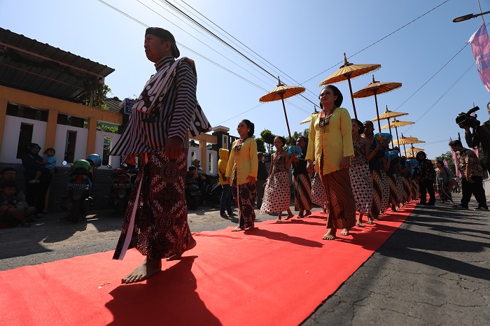 Kirab Suro tahun 2023 di Kediri. Deretan weton ini diprediksi beruntung di bulan Suro.