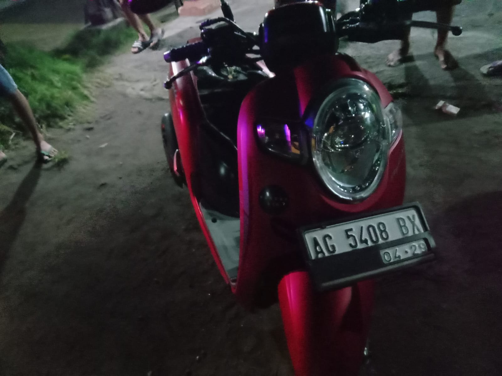Barang bukti sepeda motor Honda Scoopy AG 5408 BX.