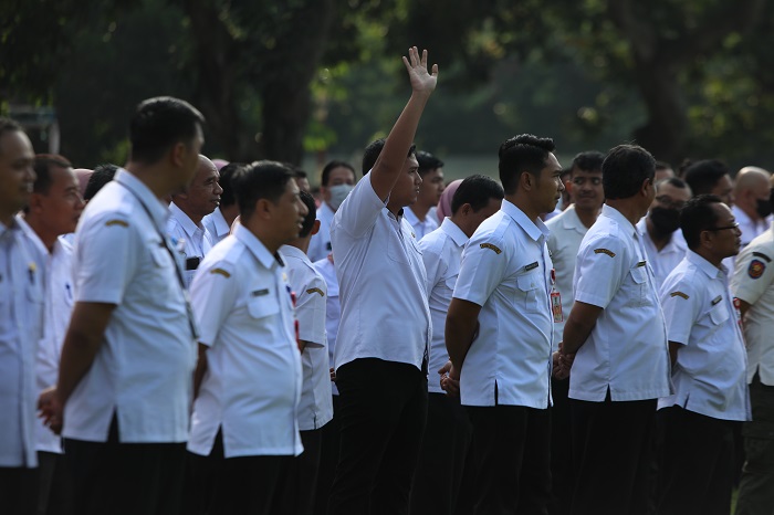Belakangan ini, wacana perpanjangan batas usia pensiun bagi Pegawai Negeri Sipil (PNS) dan Pegawai Pemerintah dengan Perjanjian Kerja (PPPK) kembali mencuat.