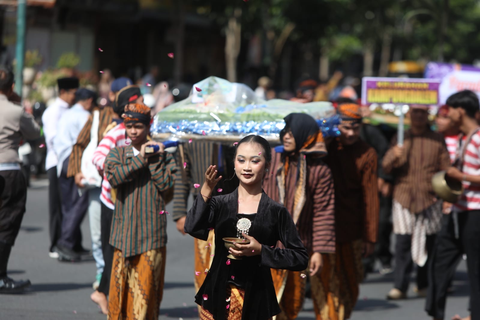 Kirab 1 Sura yang digelar Pemkot Kediri.