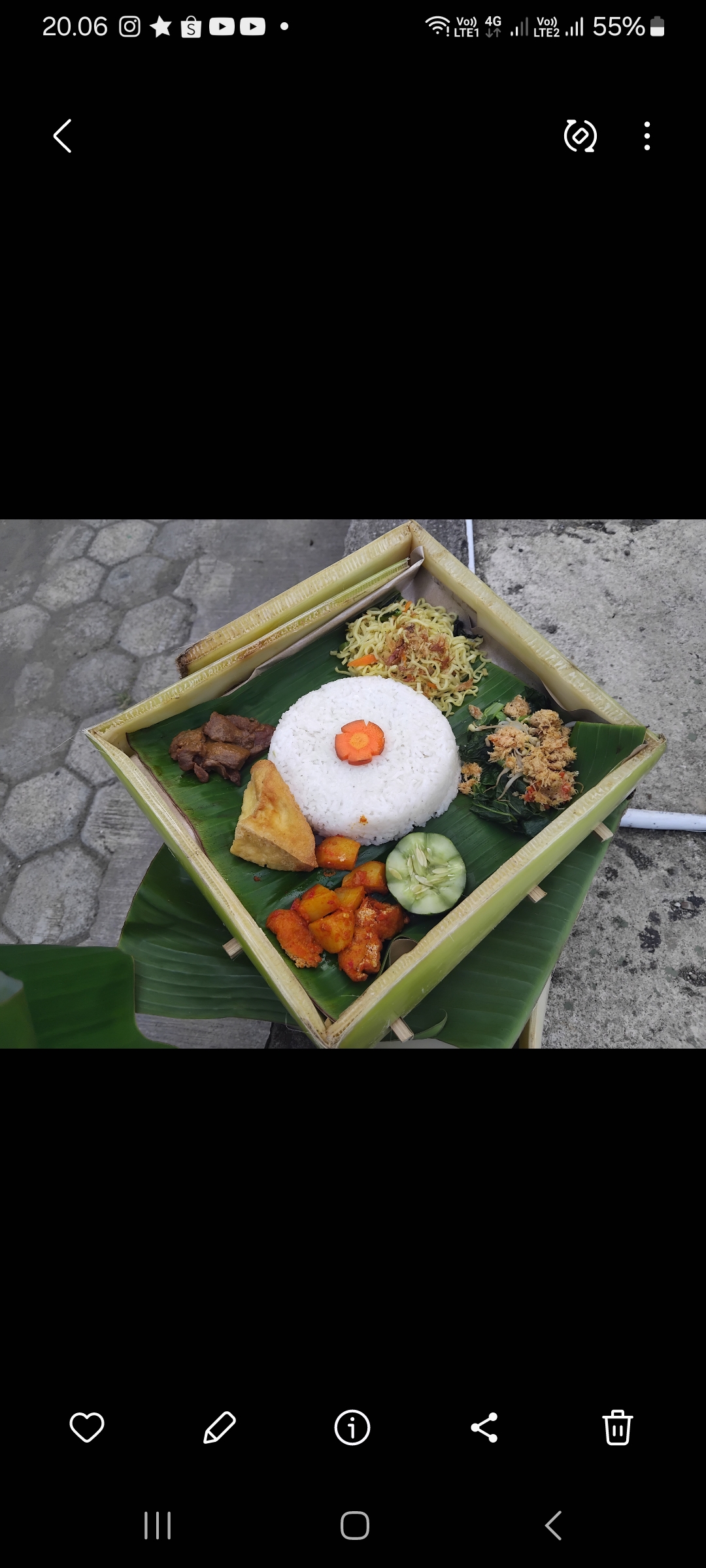 Lengkong, wadah makanan tradisional di acara Barikan