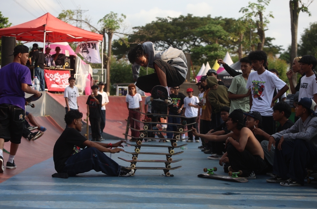 Para Skateboarder Rayakan Hari Skateboard Dunia di SLG Kediri.