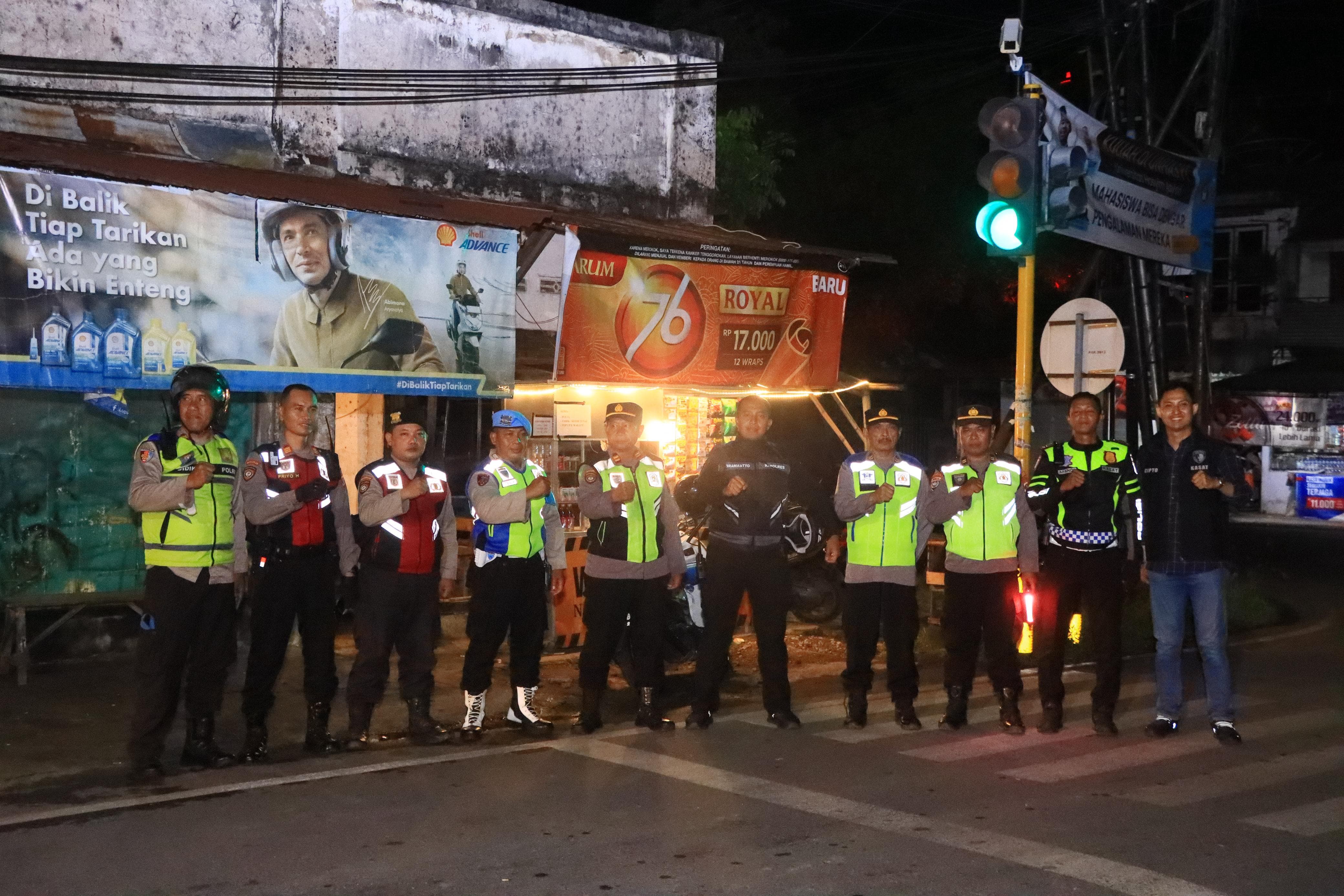 Total ada sebanyak 496 personel gabungan yang terjunkan berjaga pada Sabtu (28/6) mulai pukul 17.00 hingga Minggu (29/6) pukul 03.00.