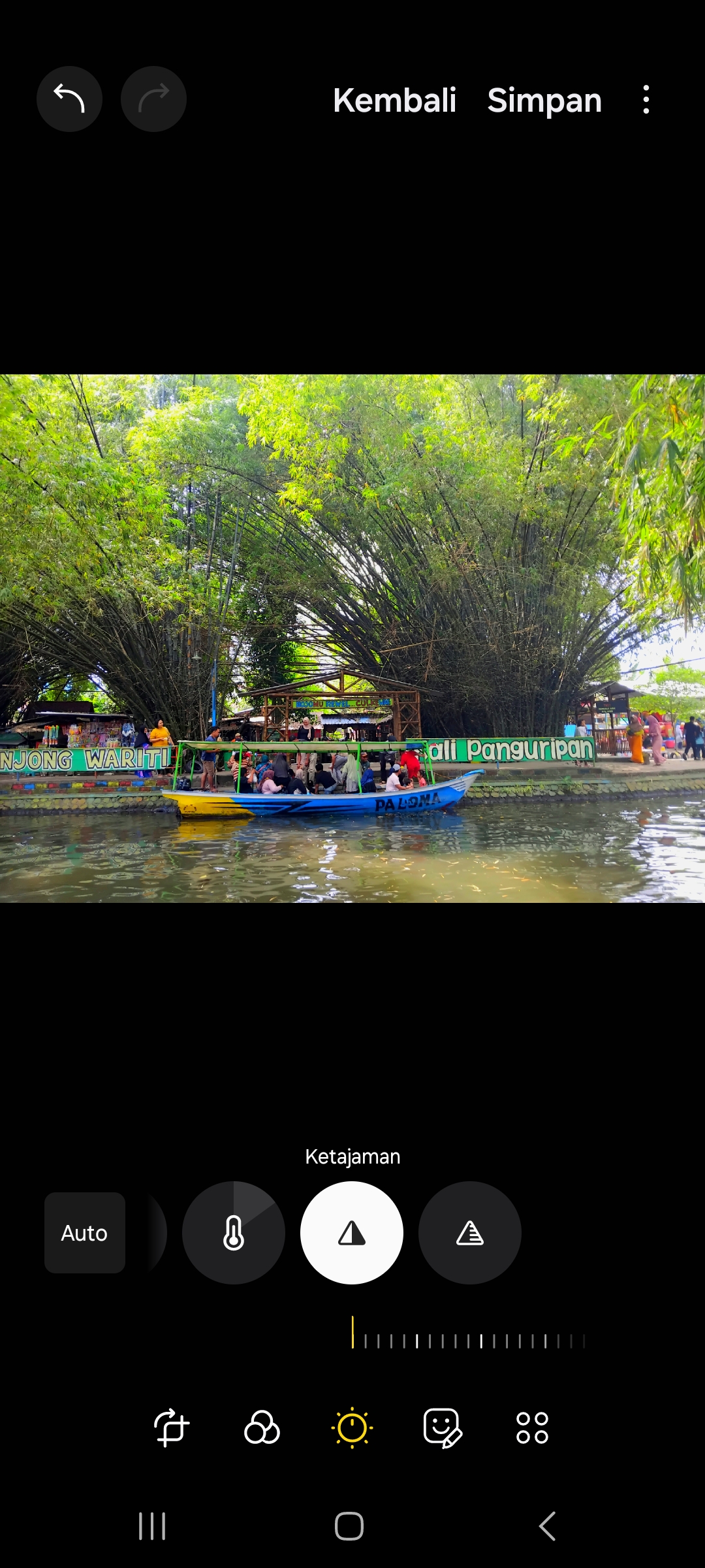 Pengunjung wisata Gronjong Wariti di momen Long Weekend (foto: Diana)