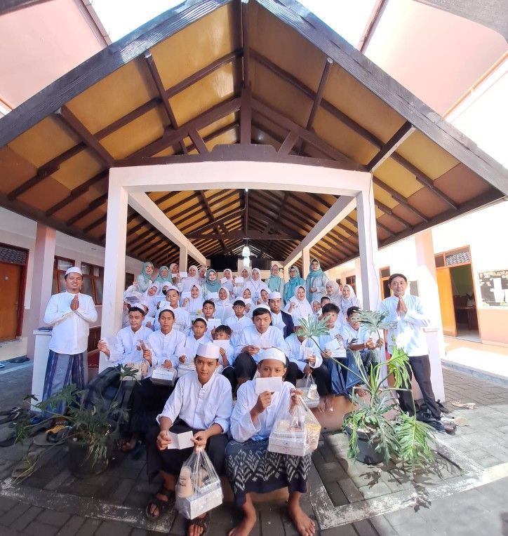 Ilustrasi menyantuni anak yatim piatu