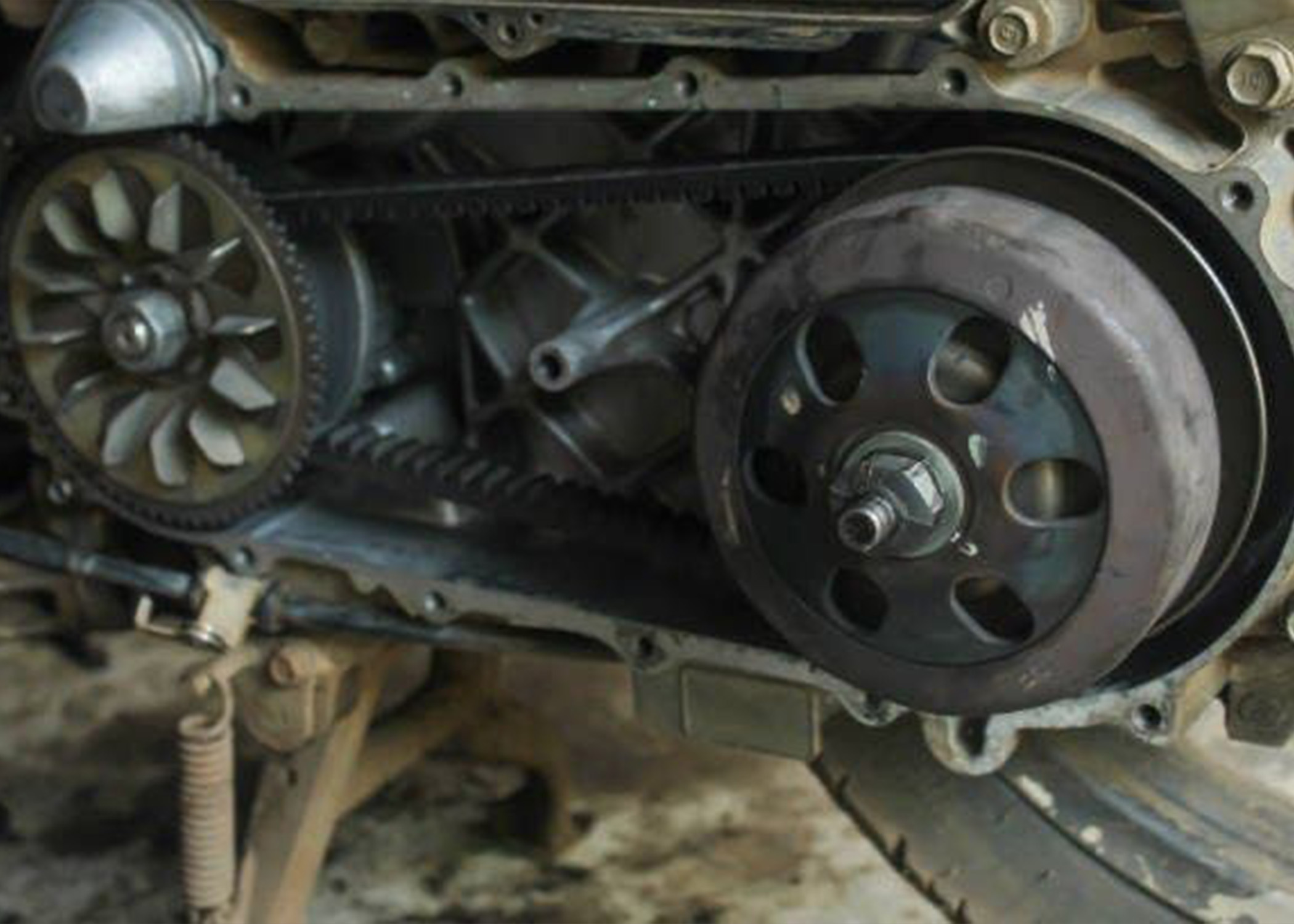 Iustrasi servis motor matic.