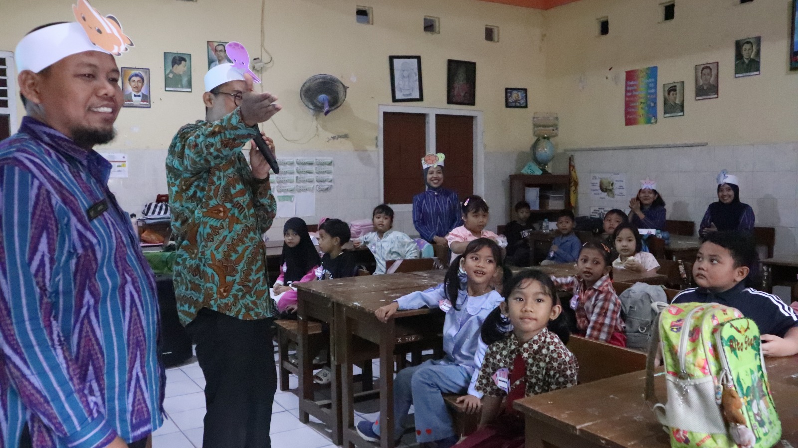 KELAS UJI COBA: Puluhan siswa lulusan TK B mengikuti trial class di SDN Bangsal 3 yang dikemas fun (30/6).