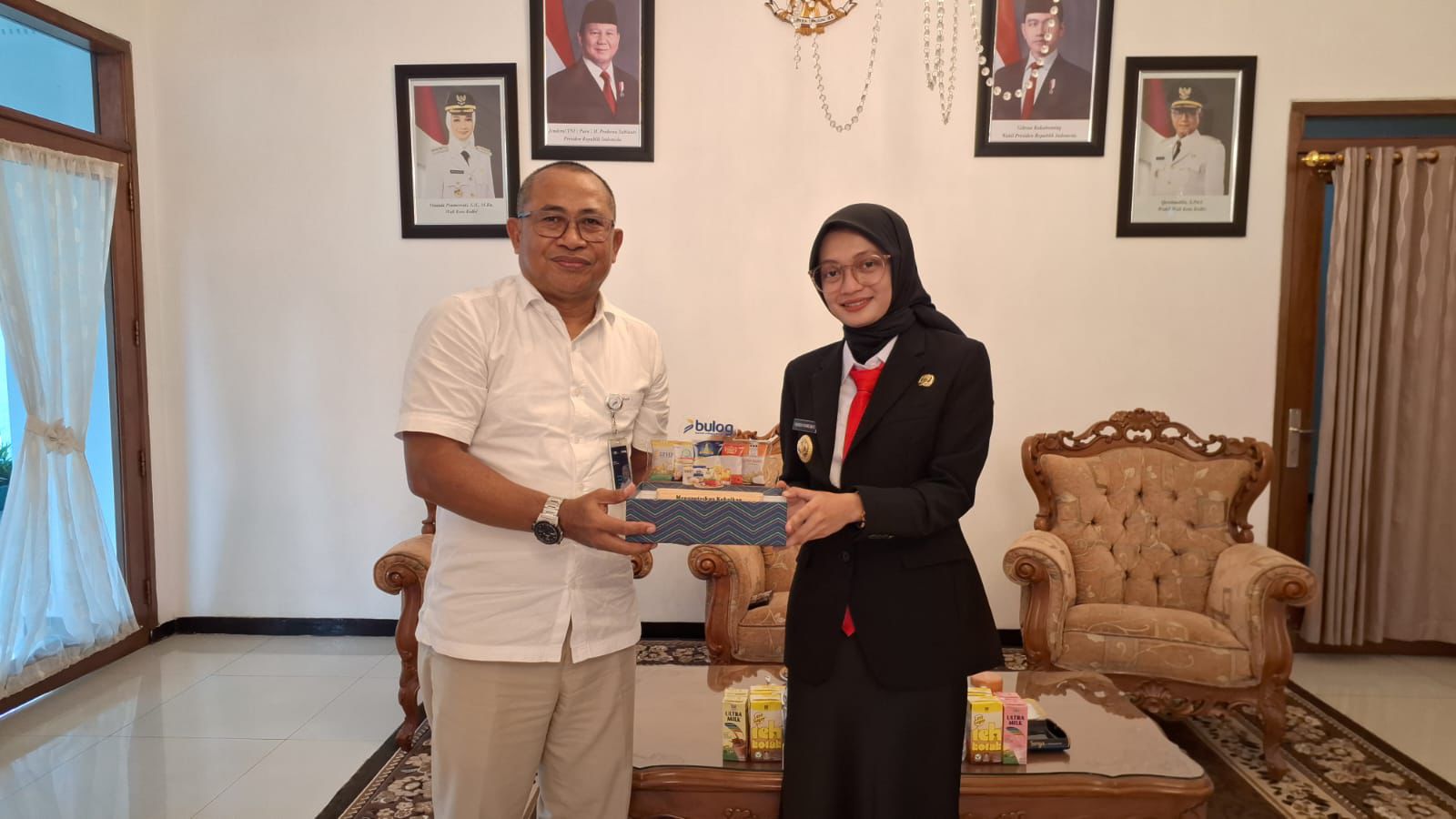 Kepala Bulog Kediri Harisun saat diterima Wali Kota Kediri Vinanda Prameswati.