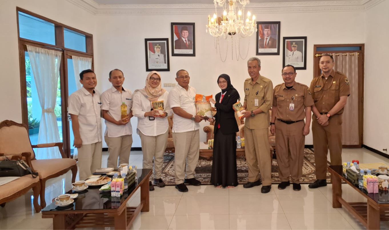 Kepala Bulog Kediri Harisun saat diterima Wali Kota Kediri Vinanda Prameswati.