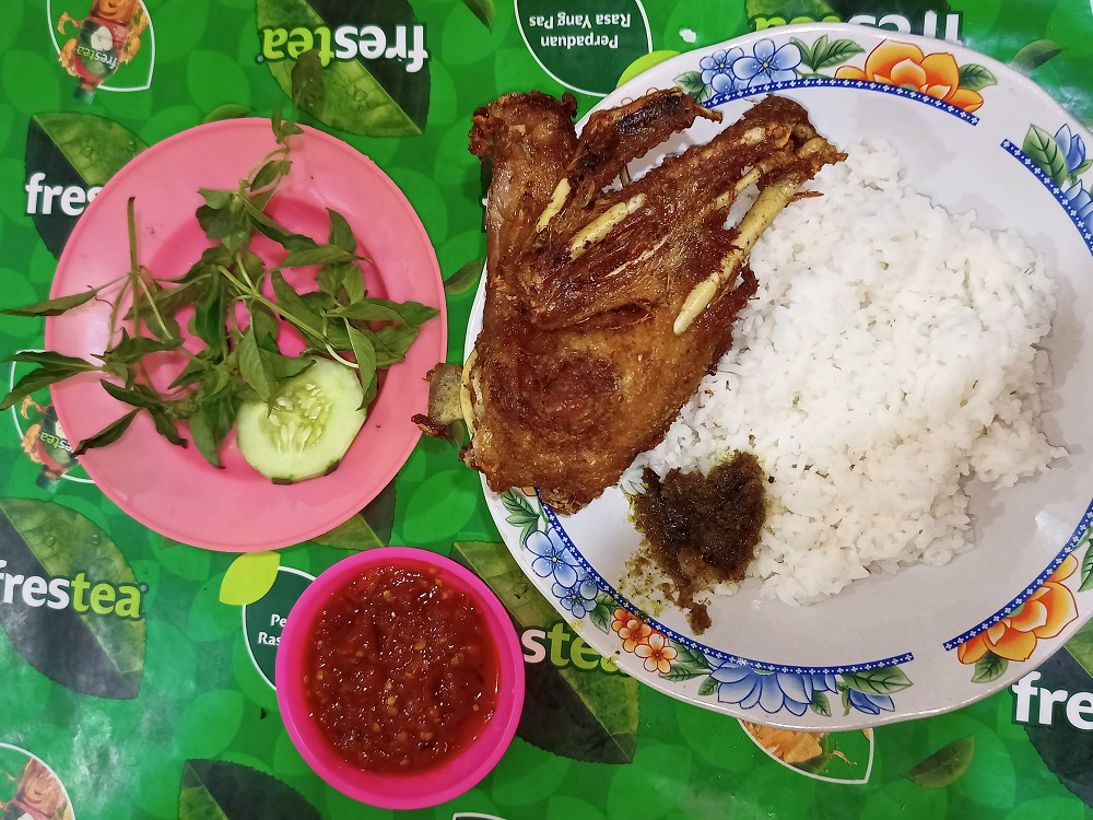 Bebek palupi adalah salah satu kuliner bebek di Kota Surabaya