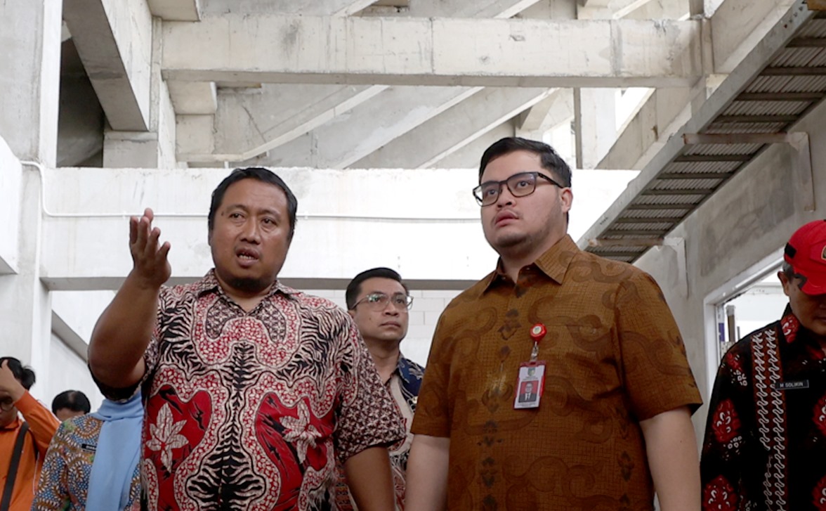 Bupati Kediri Dhito Pramana (kanan)