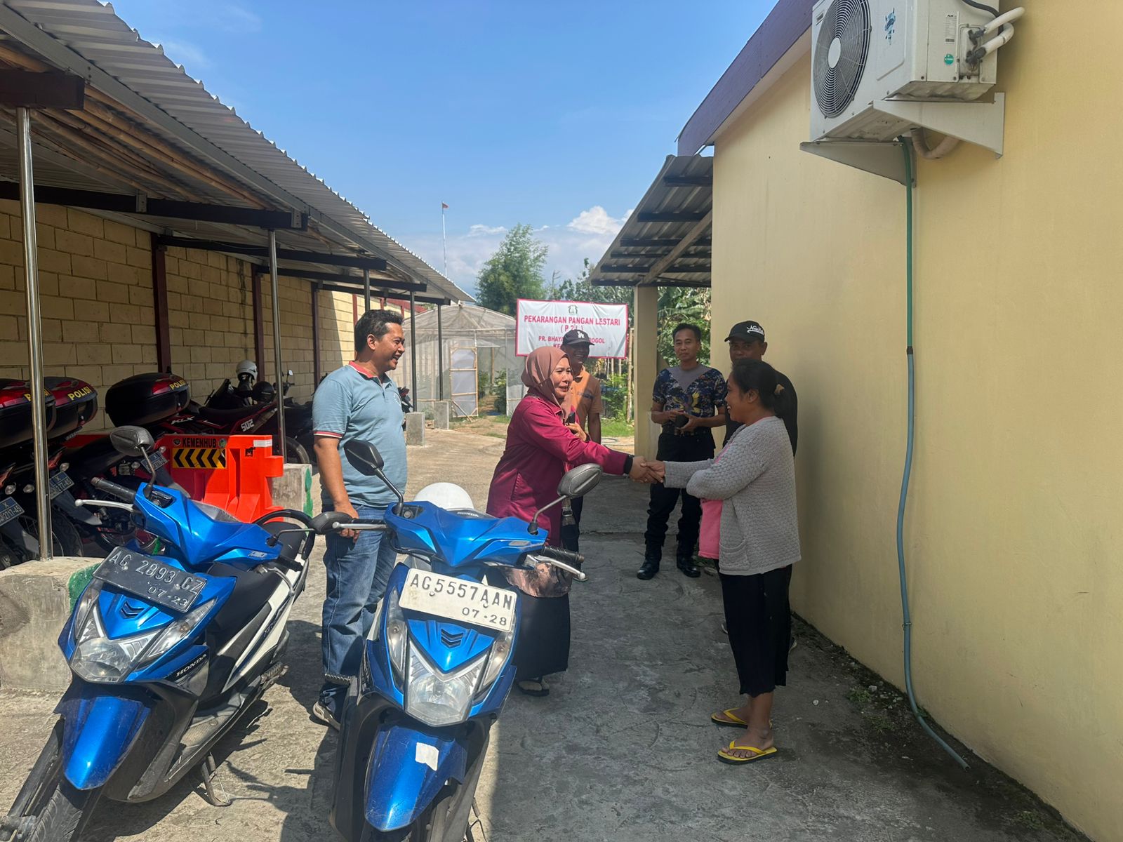 Proses serta terima sepeda motor yang sempat tertukar.