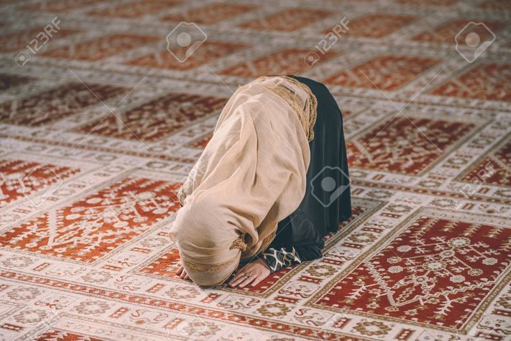 Ilustrasi Orang Bersujud