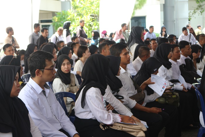 Honorer di Kediri saat menjalani tes.