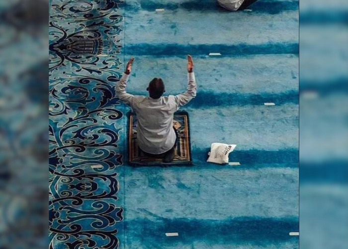 Ilustrasi orang salat hajat.