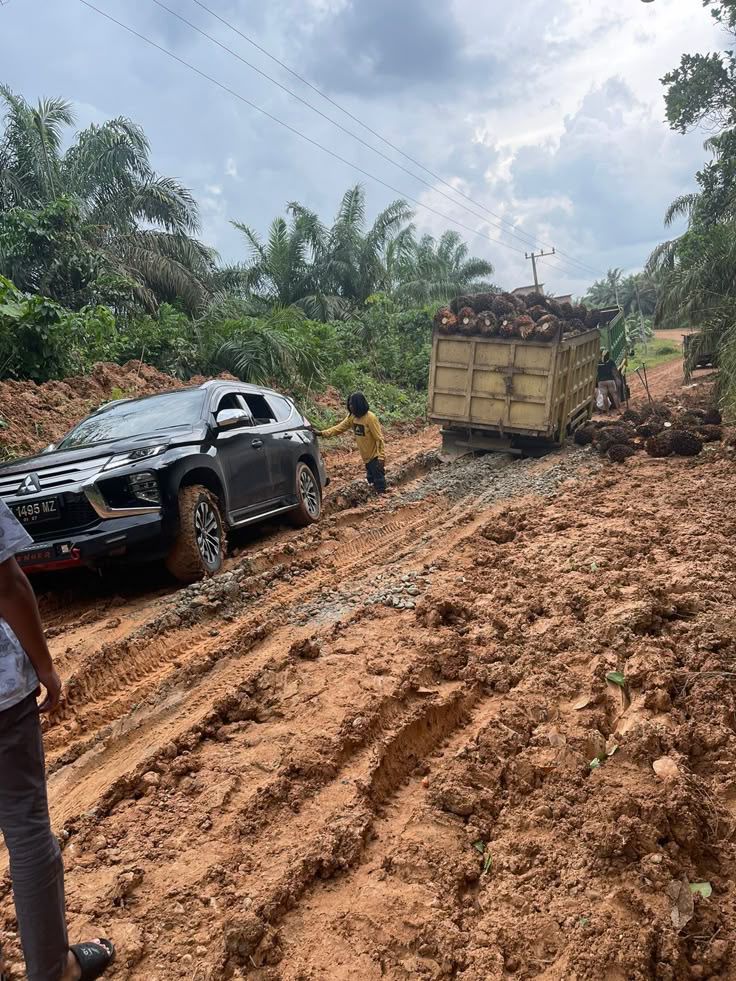 Ilustrasi mobil melewati jalan rusak